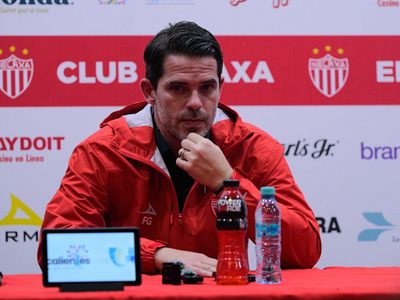 Polémica de Fernando Gago en México: Necaxa se enfrentó a Chivas y las críticas no pararon