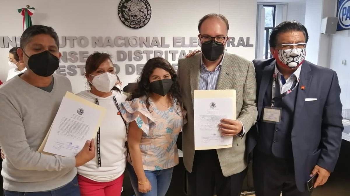 Mauricio Toledo recibió su constancia de mayoría tras ganar la elección del domingo
