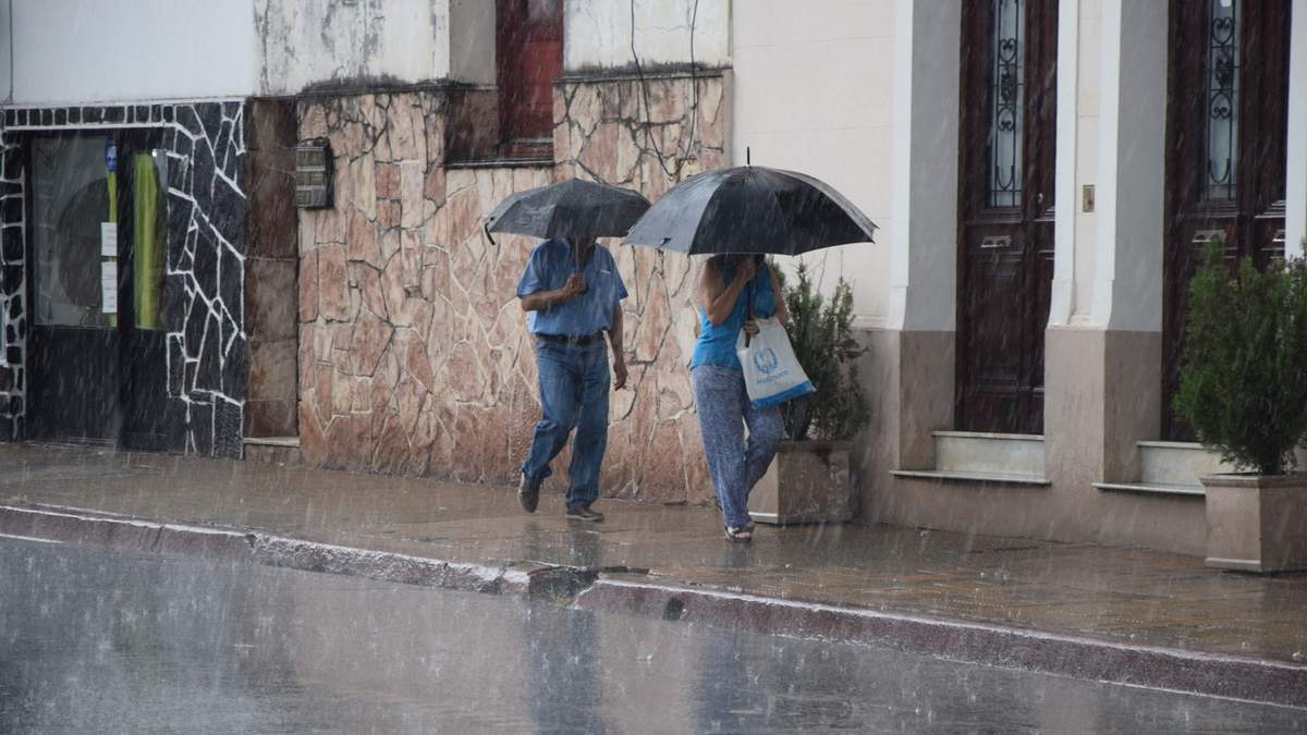 El clima en Neuquén volverá a traer muchas lluvias este lunes. Fuente: (Twitter)