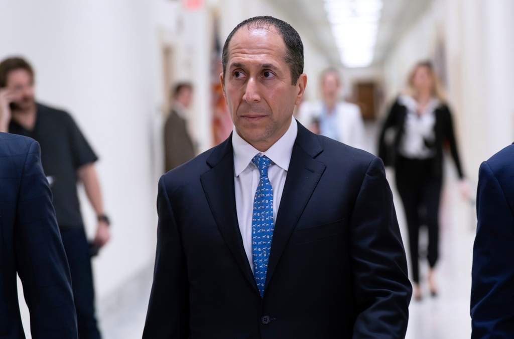 Richard Khan, el contador de Jeffrey Epstein, en el Congreso en Washington