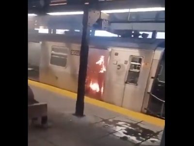 Hombre que prendió fuego a una mujer en metro de Nueva York enfrenta cargos de asesinato