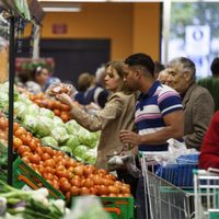 Derrumbe en la economía: se acelera la caída del consumo en los supermercados