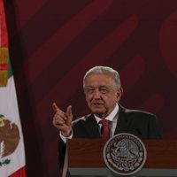 En los libros de texto sí hay errores, pero “muy pocos”: AMLO