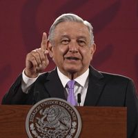 AMLO, optimista en lo económico: confía en evitar pobreza con remesas y ayudas sociales