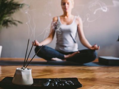 Rituales: así tenés que colocar tus sahumerios en casa dependiendo de la energía que querés atraer