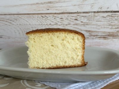 Si te sobraron yemas, hacé este tremendo bizochuelo para la merienda con solo 4 ingredientes