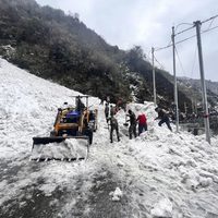 Tragedia en el Himalaya: Avalancha arrolla turistas y deja siete muertos