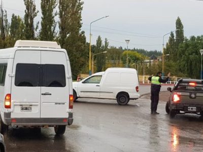 Vecinos de Ruca Antu y Toma Norte cortan las rutas para reclamar servicios