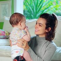 Agustina Cherri dejó ver más en detalle la carita de su hija Alba a través de un dulce video