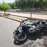 Un motociclista murió tras un violento accidente en la costanera