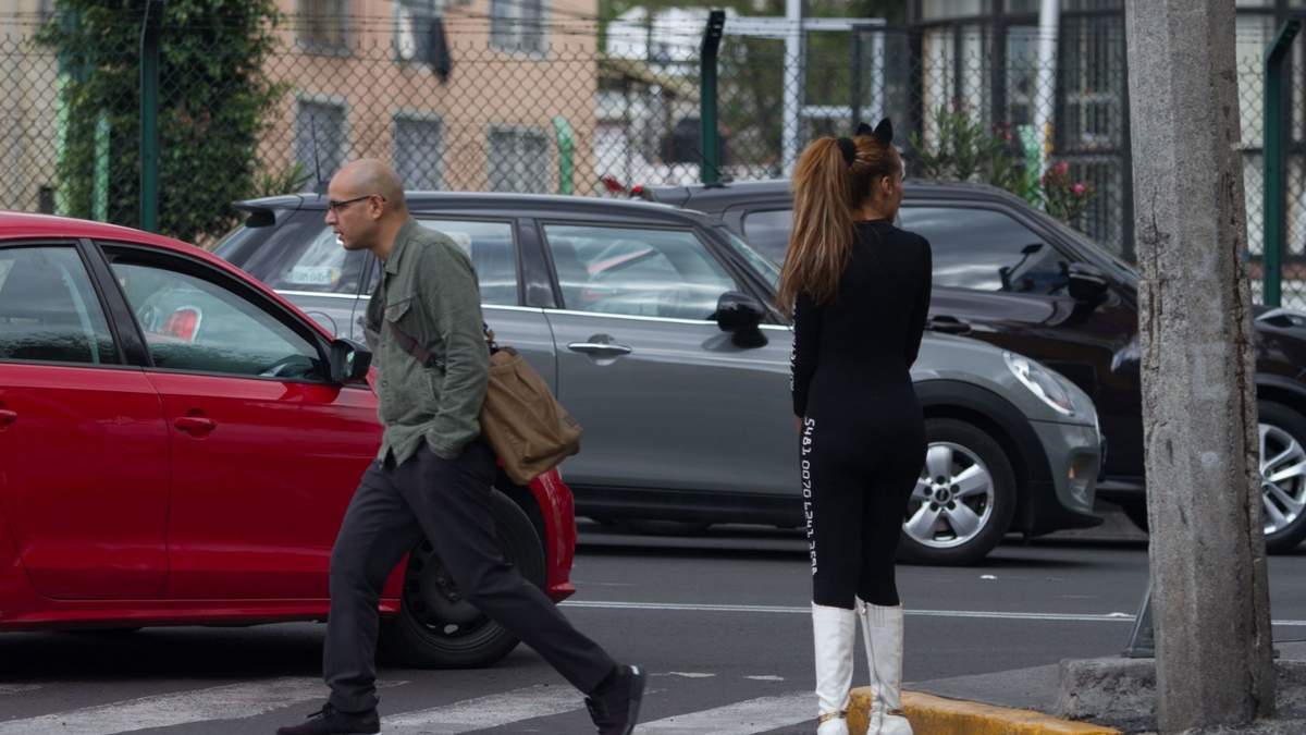 Trabajadoras sexuales laboran en Av. Tlalpan