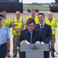 Duro cruce al kirchnerismo en Córdoba: Milei presentó los F-16 y habló de “soberanía”