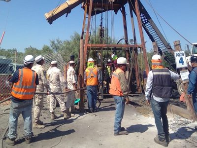 Rescate de mineros en Coahuila: Buzo del Ejército realiza inmersión en pozo