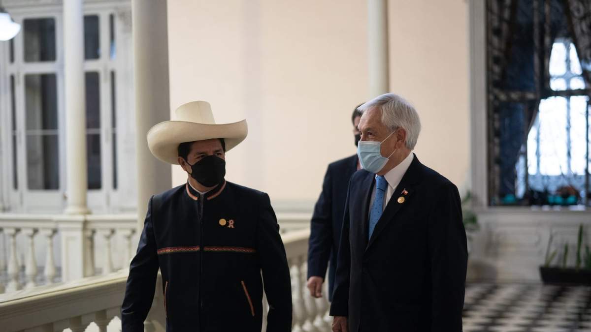 El presidente de Chile, Sebastián Piñera, junto a su homólogo peruano, Pedro Castillo. Fuente: (Twitter)