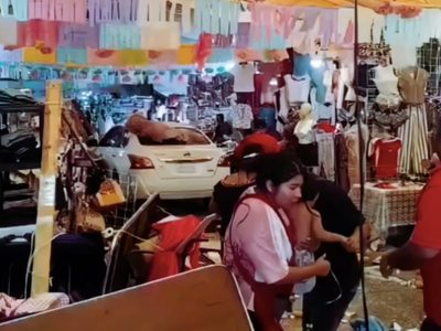 Automovilista embiste a comerciantes y puestos semifijos en el zócalo de Chilpancingo (Video)