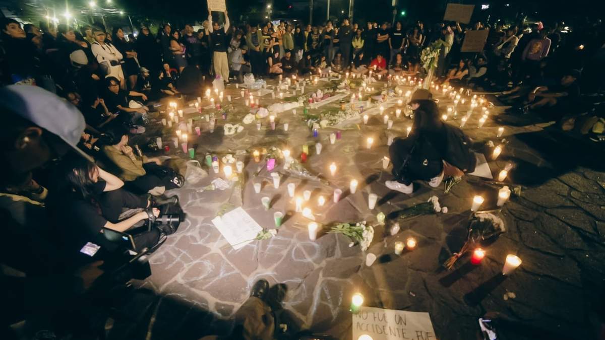 Concentración en la entrada del Parque Bicentenario en exigencia de justicia para los fotoperiodistas fallecidos en el festival Axel Ceremonia