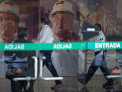 AMLO apoyó con 3 billones de pesos a Pemex... y sigue como la más endeudada: IMEF
