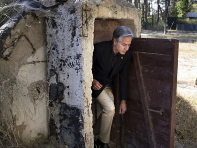 Entierran a víctimas del ataque ruso a mercado en Ucrania