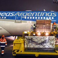 Sputnik V: hoy parte el tercer vuelo de Aerolíneas Argentinas a Rusia