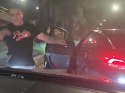 A golpes, automovilista le exige a otro conductor que le pida disculpas (video)