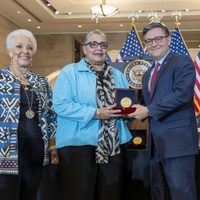 Mujeres matemáticas negras de la carrera espacial reciben el mayor honor del Congreso de EU