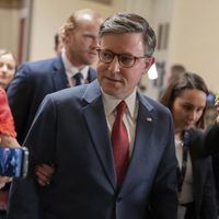 Congresistas republicanos cambian su voto y respaldan a Mike Johnson como presidente de la Cámara