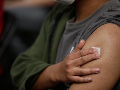 En un día, 564 muertos y 31 mil 336 nuevos casos de covid-19 en México