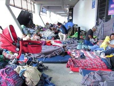 Más de tres mil migrantes duermen a la intemperie en Querétaro