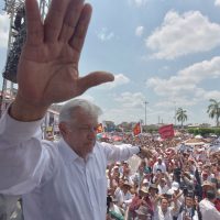 AMLO exige a Peña suspender compras de armas