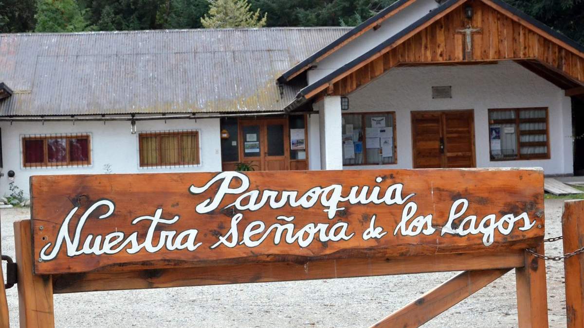 La Parroquia Nuestra Señora de Los Lagos ya no brindará servicios de velorio. Fuente: (La Angostura Digital)