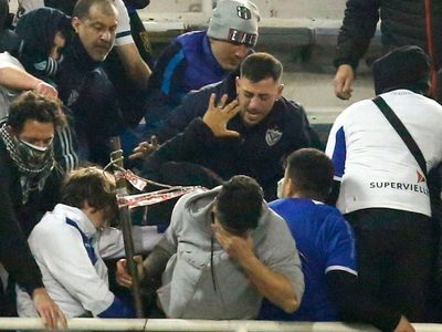 Caos en el barrio Liniers después del partido entre Vélez y Peñarol