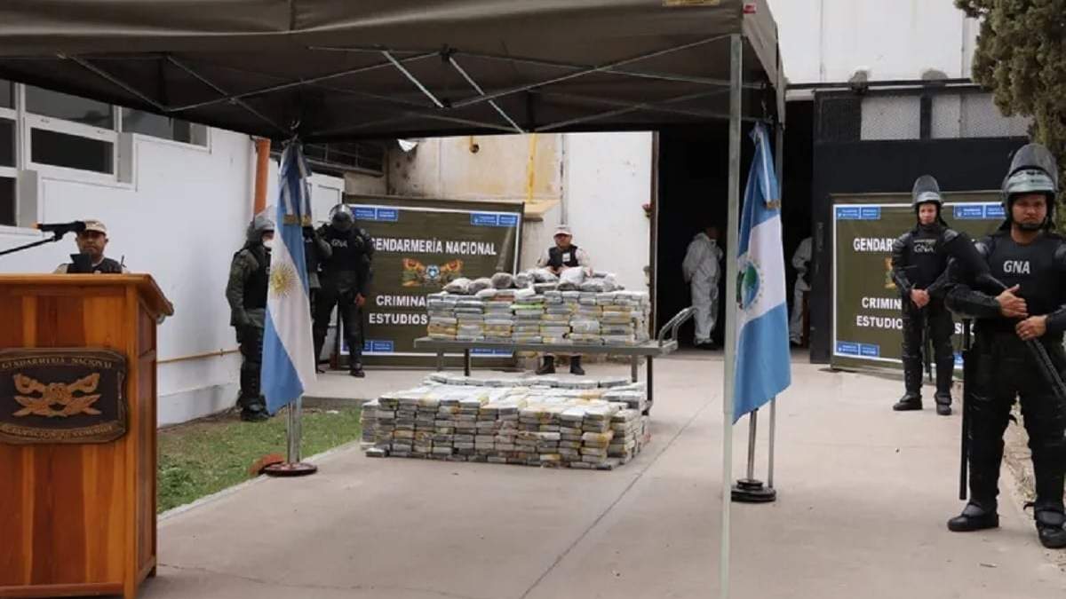 Los 783 kilos de cocaína fueron incinerados en el cementerio de Neuquén. Fuente: (Sebastián Fariña)