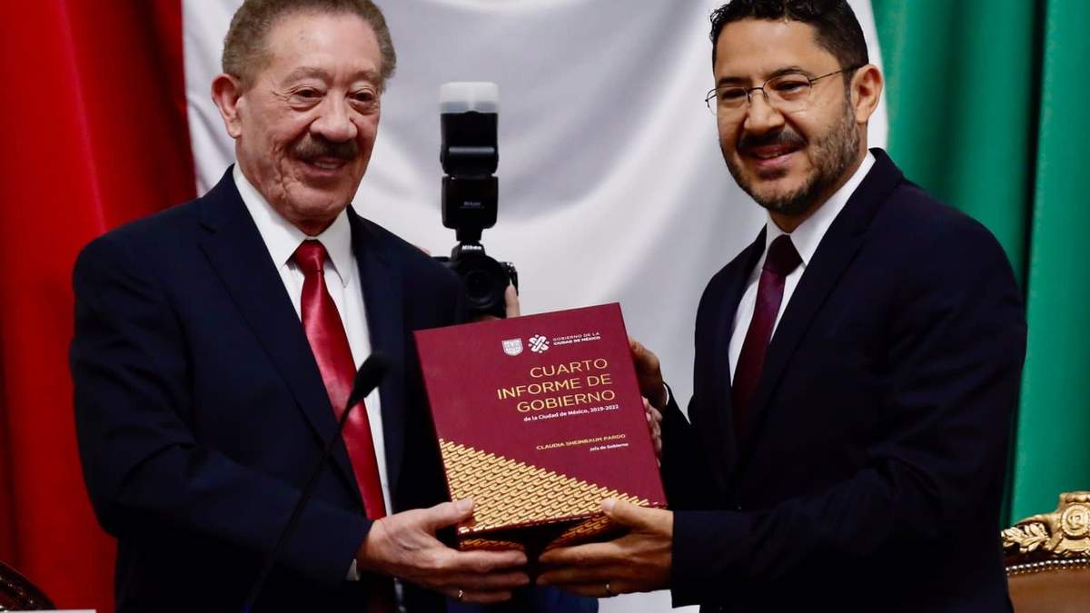 Entrega del informe al Congreso de la CDMX
