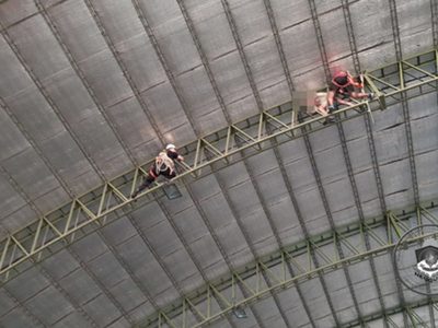 Travesura a 6 metros de altura: bomberos tuvieron que rescatar a un adolescente