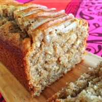 Sin gluten y sin azúcar: aprovechá las peras de estación y prepará este budín invertido ideal para el mate