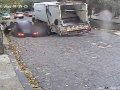 Una madre, su hijo y un auto caen en el momento justo que se forma un enorme socavón (Video)