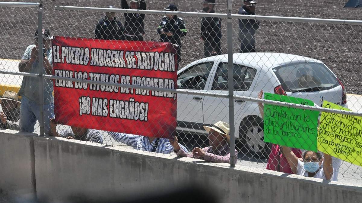Protesta en el momento de la inauguración