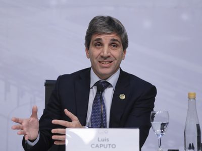 Sorpresivo gesto: Caputo le tiró flores a Kicillof por el pago de la deuda bonaerense