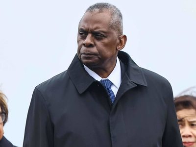 Hospitalizan al secretario de Defensa de EU por problema en la vejiga