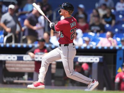 Smith y Naylor conectan HR's y Diamondbacks vencen 6-4 a Marlin