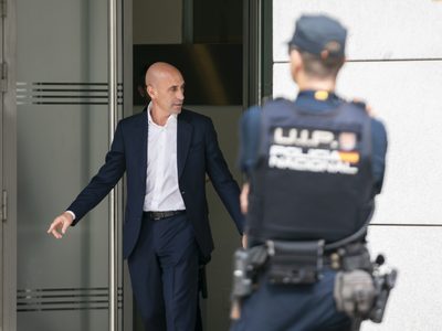 Fiscalía española pide dos años y medio de cárcel para Luis Rubiales por el caso Jenni Hermoso