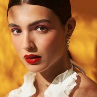 Glossy revival: los labios se visten de brillo y marcan el ritmo del nuevo maquillaje