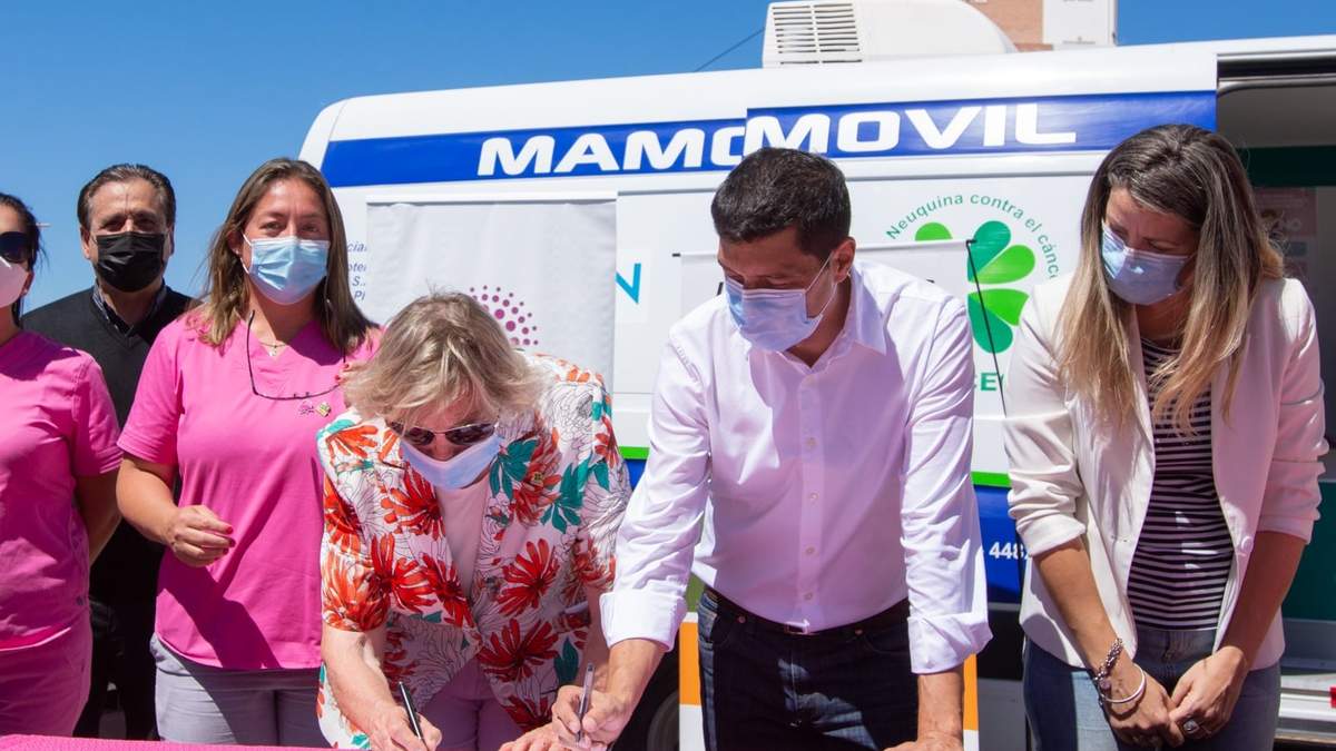 Marcos Koopmann, vicegobernador de Neuquén en la firma del convenio. Fuente: (Twitter)