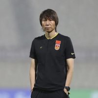 China condena a exentrenador de futbol a 20 años de cárcel por recibir sobornos