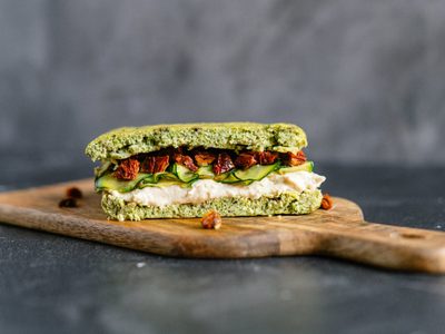 Cambiá el pan blanco aprovechando los tallos del brócoli que ibas a tirar y tu familia no notará el cambio
