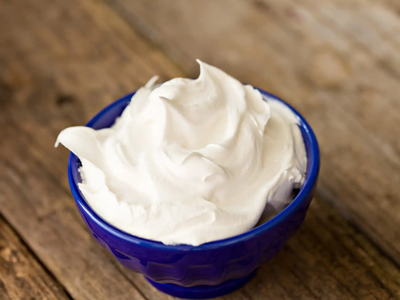 Con solo 3 ingredientes, prepará esta crema casera para evitar que tu piel se agriete o reseque
