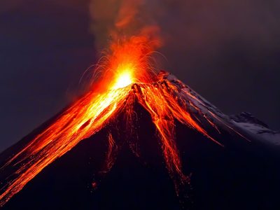 ¡Urgente! El legendario y peligroso volcán Krakatoa entró en erupción (imágenes increíbles)