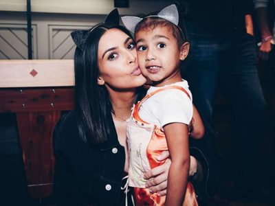 Kim Kardashian es interrumpida en plena entrevista por su hija y esta es su inesperada reacción