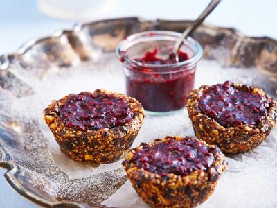 Canastitas de avena, frutilla y chocolate: la receta que necesitás para empezar la semana con algo dulce