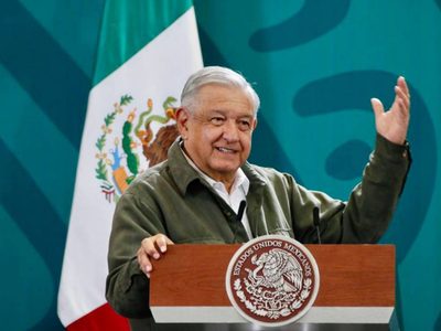 "Amor y paz, no voy a polemizar" responde AMLO a burlas de Aznar